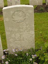 Etaples Military Cemetery - Mishaw, V H